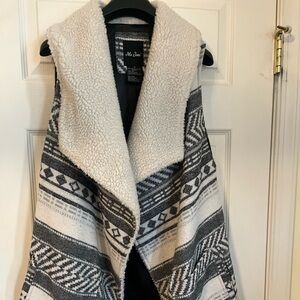 Women's Gray and Cream Cozy Shawl Collar Patterned Vest